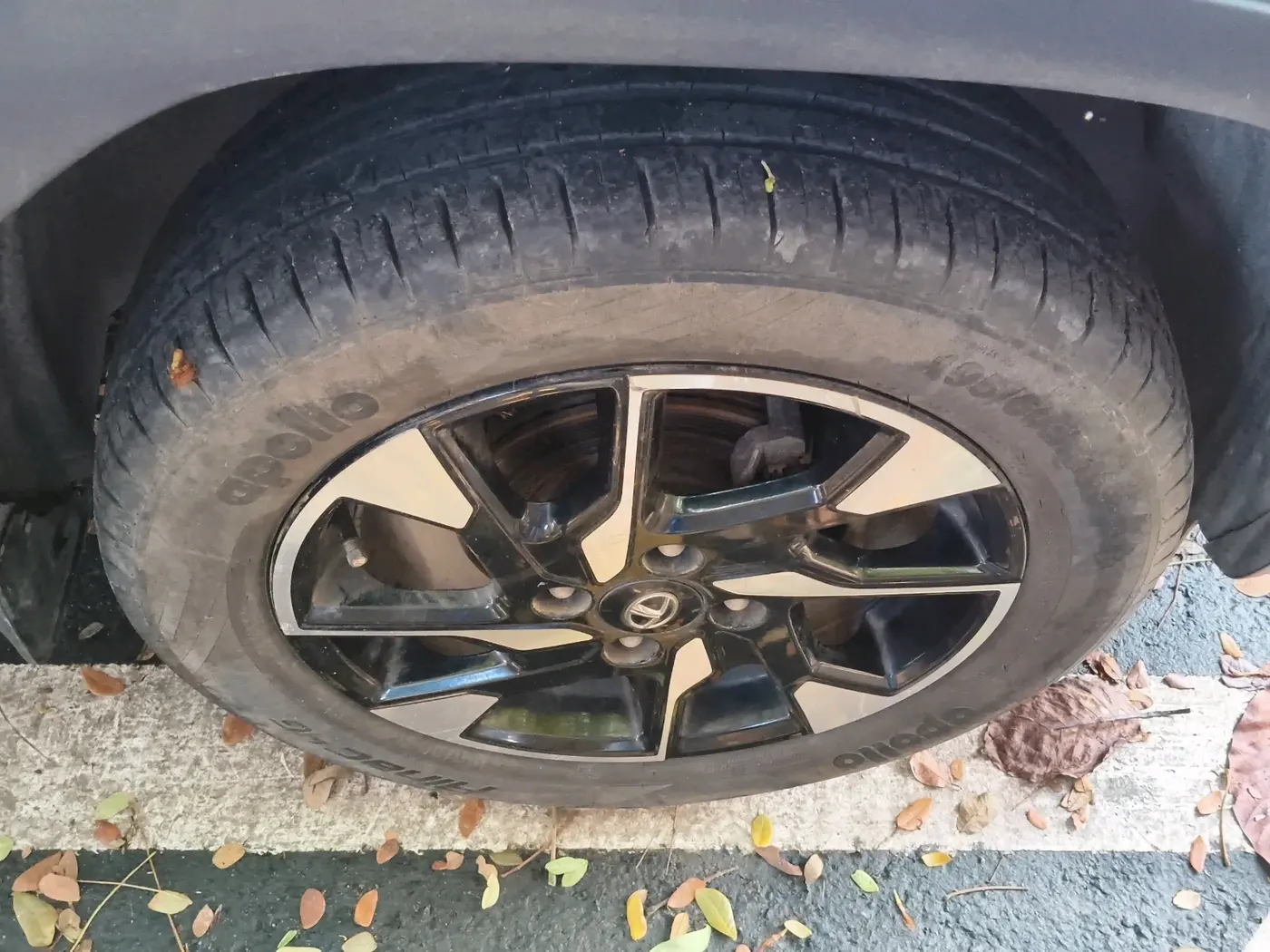 2022 Tata PUNCH ACCOMPLISHED MT, Petrol, Manual, 21,435 km, tyre