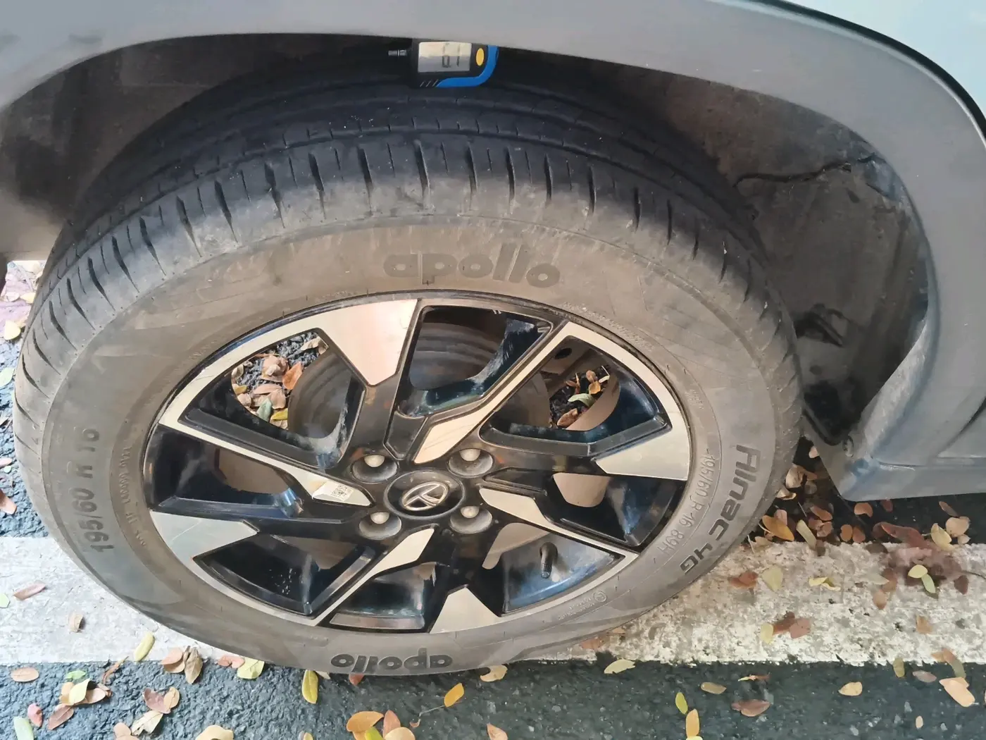2022 Tata PUNCH ACCOMPLISHED MT, Petrol, Manual, 21,435 km, tyre