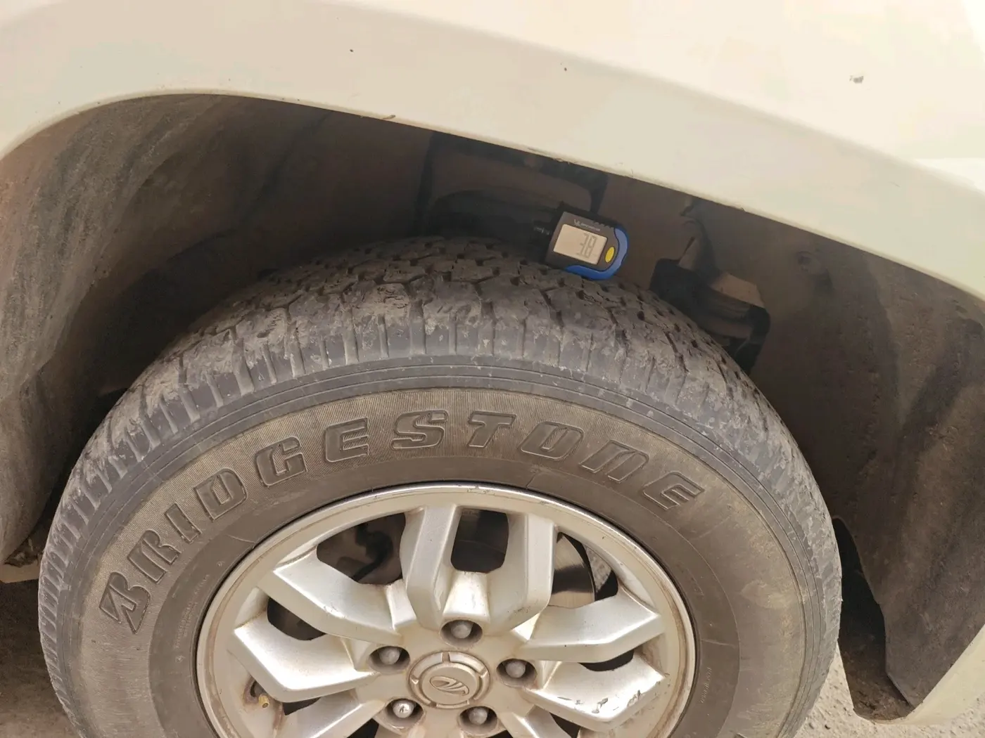 2017 Mahindra TUV300 T8 AMT, Diesel, Automatic, 1,59,748 km, tyre