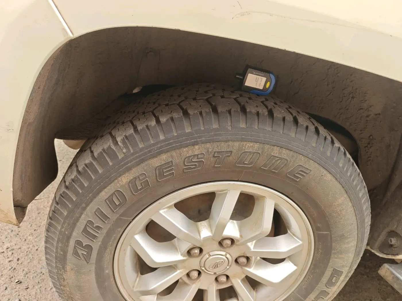 2017 Mahindra TUV300 T8 AMT, Diesel, Automatic, 1,59,748 km, tyre