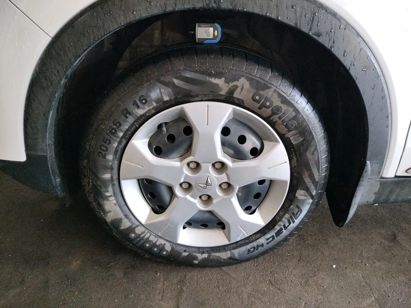 2023 Mahindra XUV300 W6 1.2 PETROL, Petrol, Manual, 13,429 km, tyre