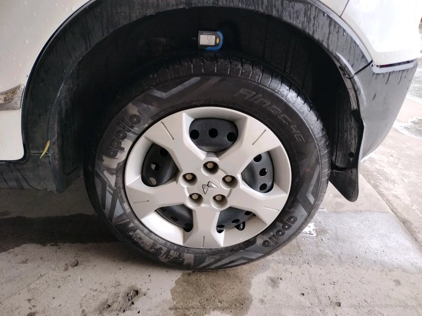 2023 Mahindra XUV300 W6 1.2 PETROL, Petrol, Manual, 13,429 km, tyre