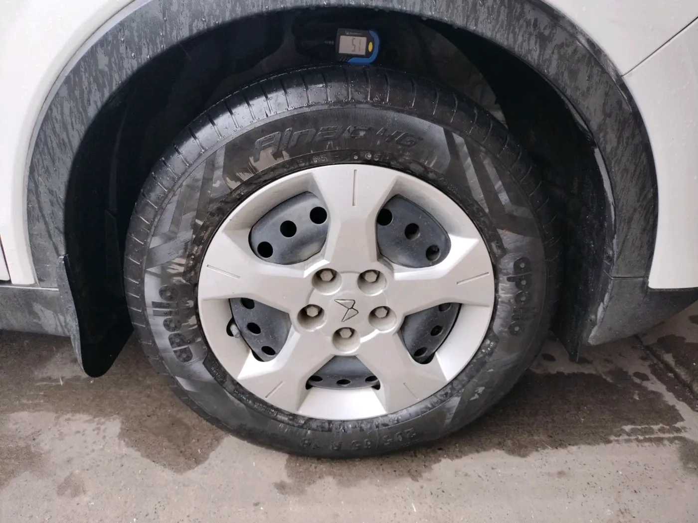 2023 Mahindra XUV300 W6 1.2 PETROL, Petrol, Manual, 13,429 km, tyre