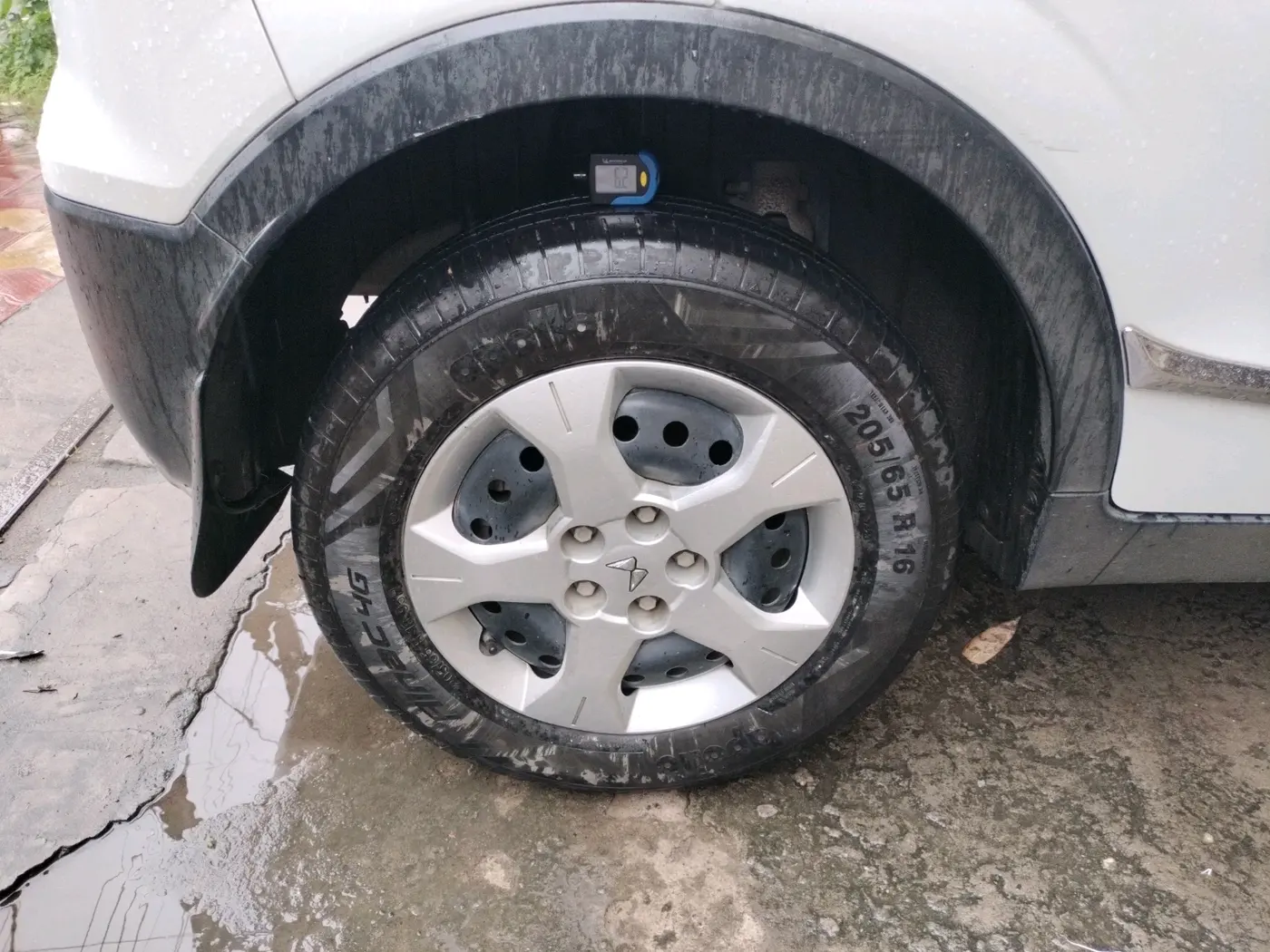 2023 Mahindra XUV300 W6 1.2 PETROL, Petrol, Manual, 13,429 km, tyre