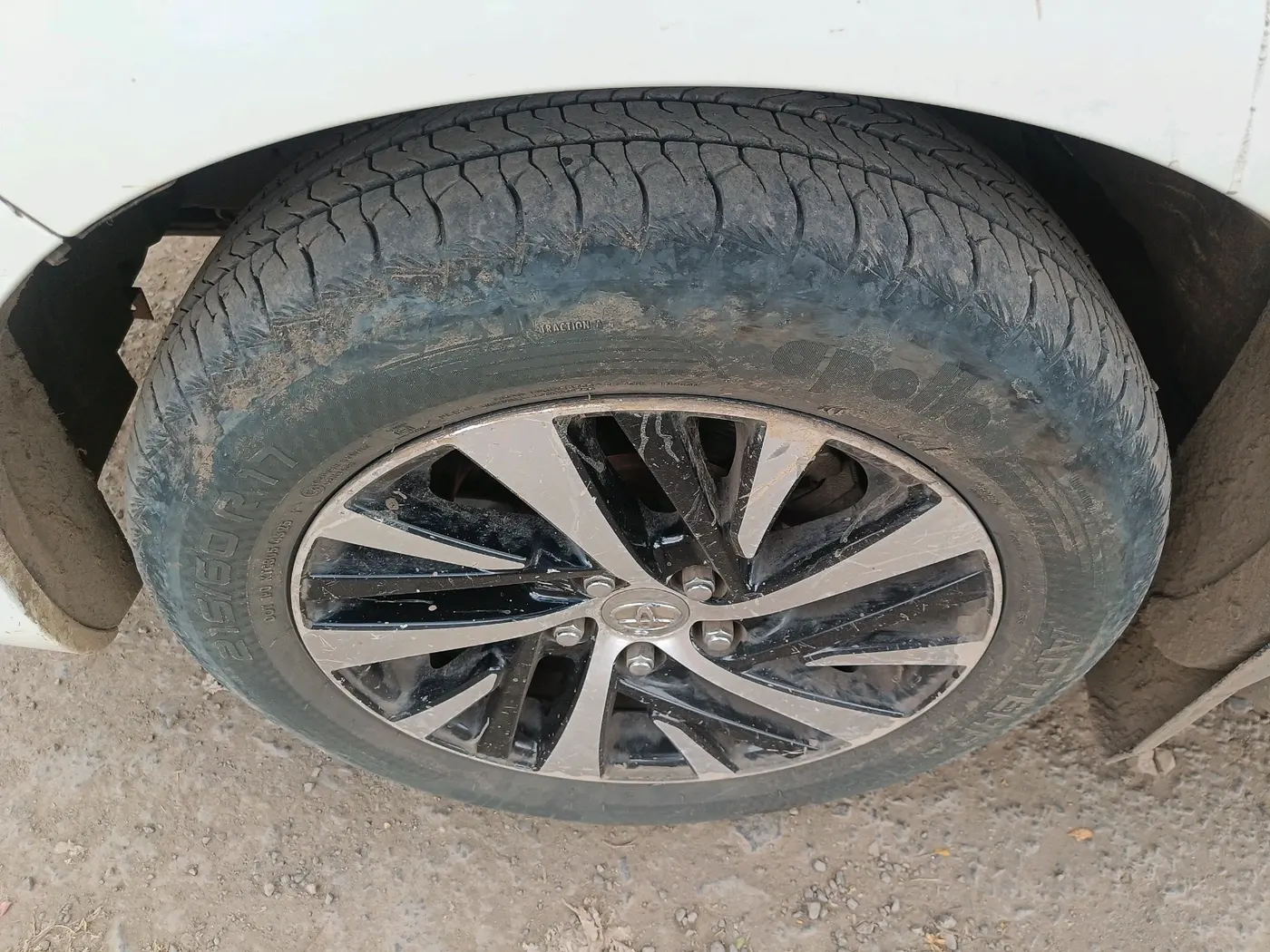 2022 Toyota Innova Crysta 2.4 ZX 7 STR, Diesel, Manual, 1,89,122 km, tyre