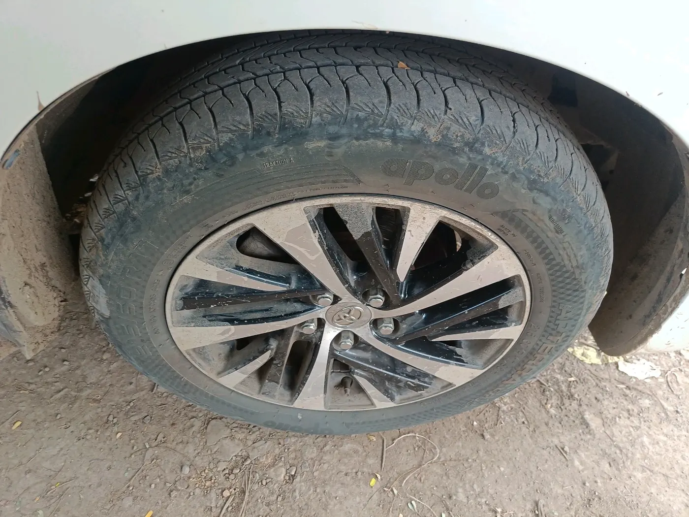 2022 Toyota Innova Crysta 2.4 ZX 7 STR, Diesel, Manual, 1,89,122 km, tyre