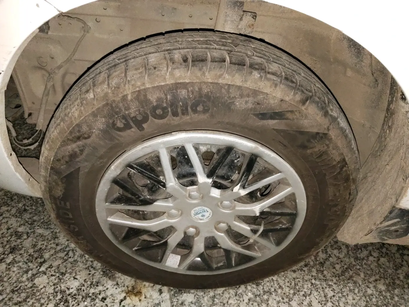 2017 Maruti Swift Dzire VXI, CNG, Manual, 1,30,471 km, tyre