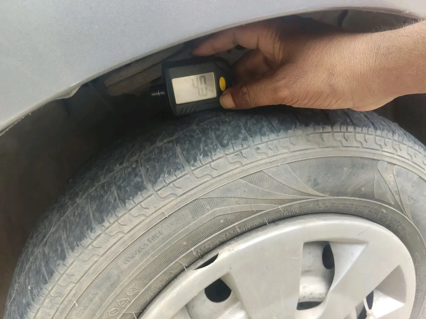 2013 Maruti Wagon R 1.0 LXI CNG, CNG, Manual, 1,72,952 km, tyre