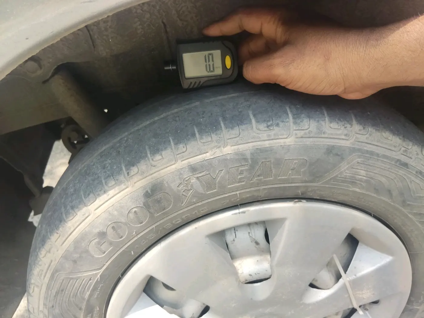 2013 Maruti Wagon R 1.0 LXI CNG, CNG, Manual, 1,72,952 km, tyre