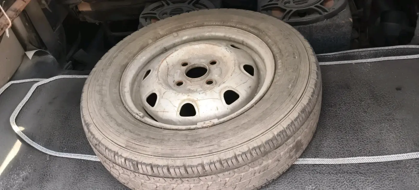 2011 Maruti Eeco 5 STR, Petrol, Manual, 1,93,719 km, tyre