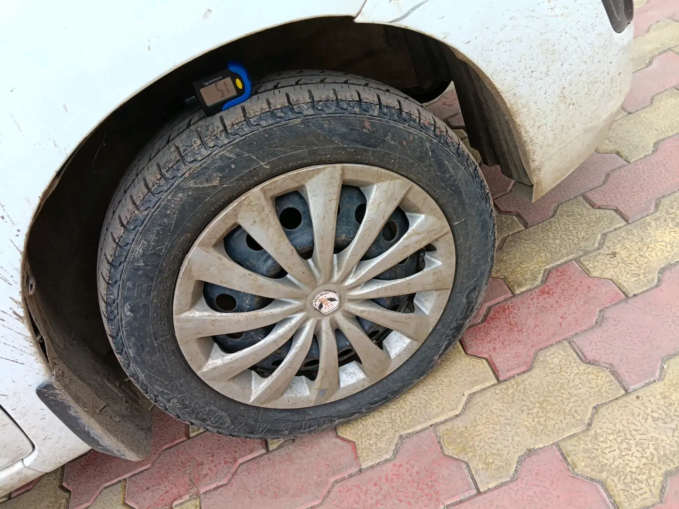 2013 Maruti Wagon R 1.0 VXI, CNG, Manual, 90,232 km, tyre