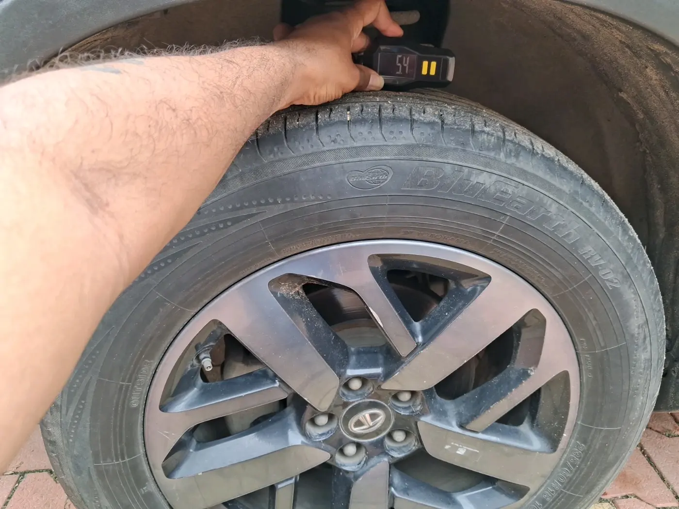 2022 Tata Safari XZA PLUS, Diesel, Automatic, 1,28,131 km, tyre