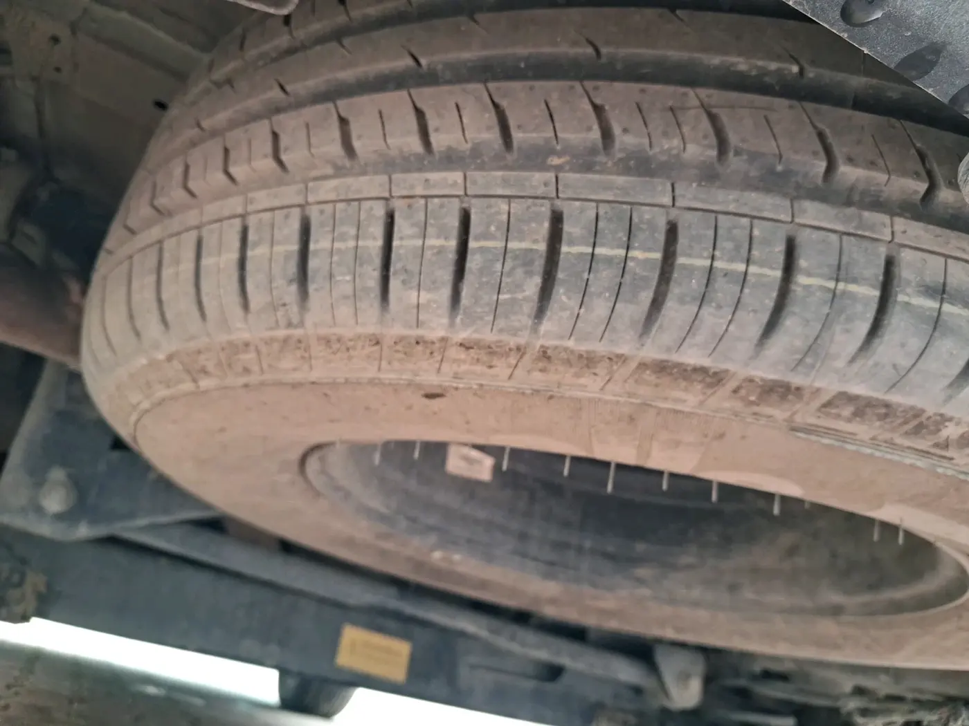 2022 Tata Safari XZA PLUS, Diesel, Automatic, 1,28,131 km, tyre