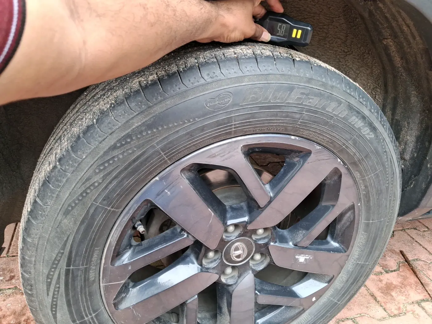 2022 Tata Safari XZA PLUS, Diesel, Automatic, 1,28,131 km, tyre