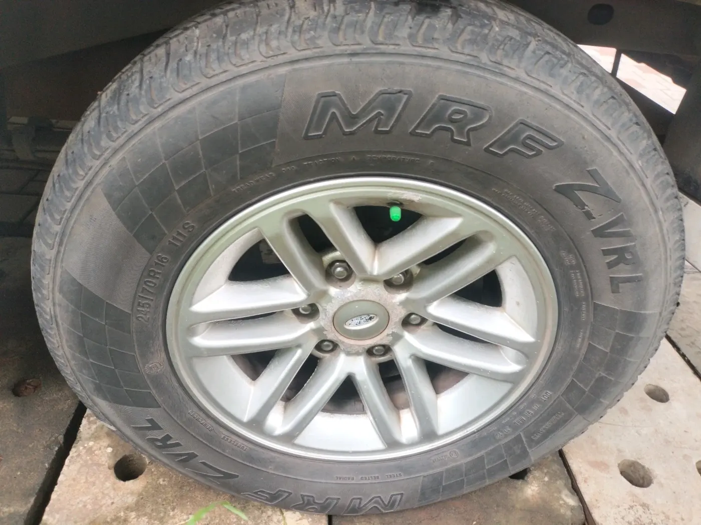 2012 Ford Endeavour 2.5L 4X2 MT, Diesel, Manual, 54,488 km, tyre
