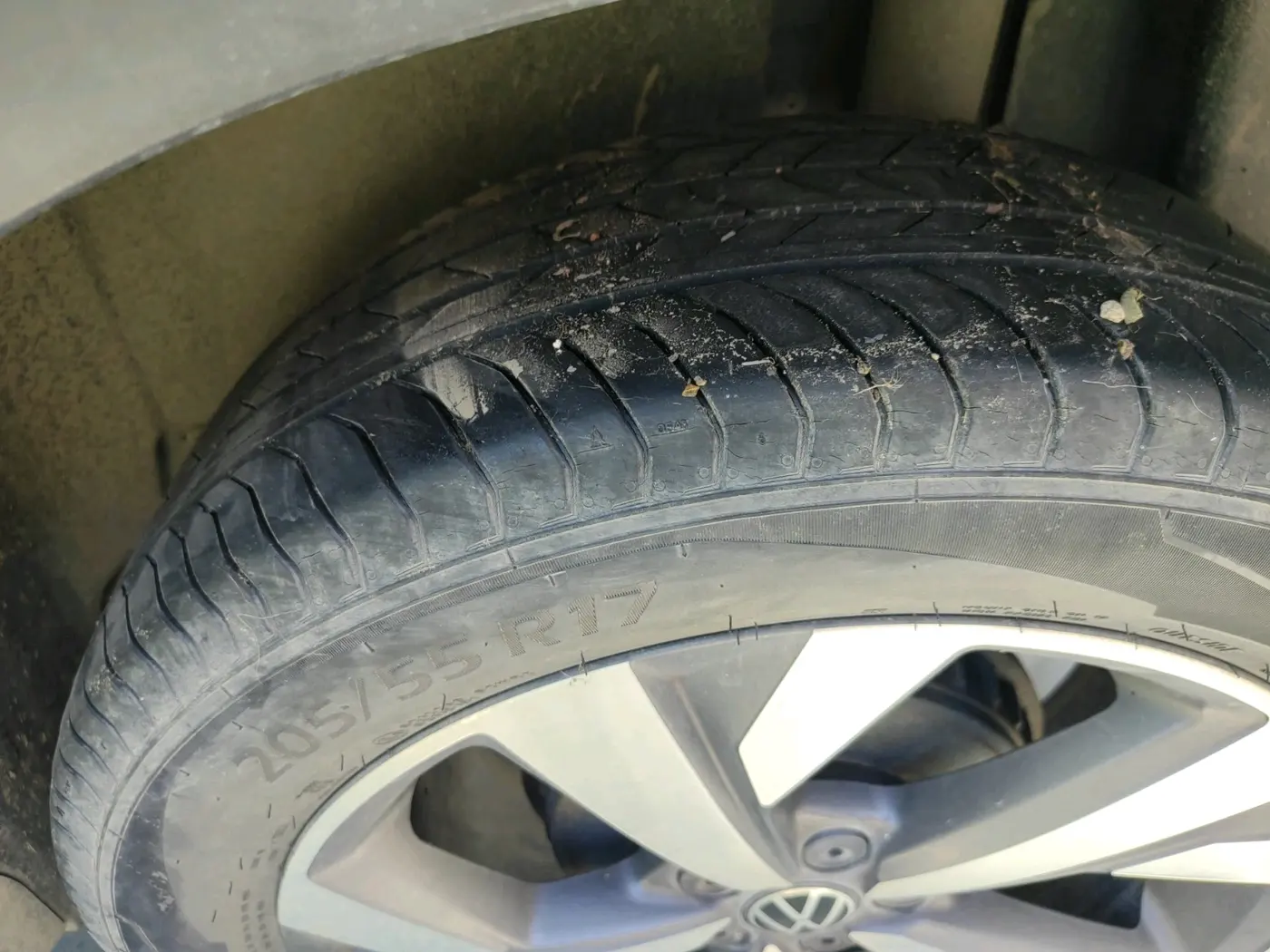 2023 Volkswagen TAIGUN TOPLINE 1.0 TSI AT, Petrol, Automatic, 16,433 km, tyre