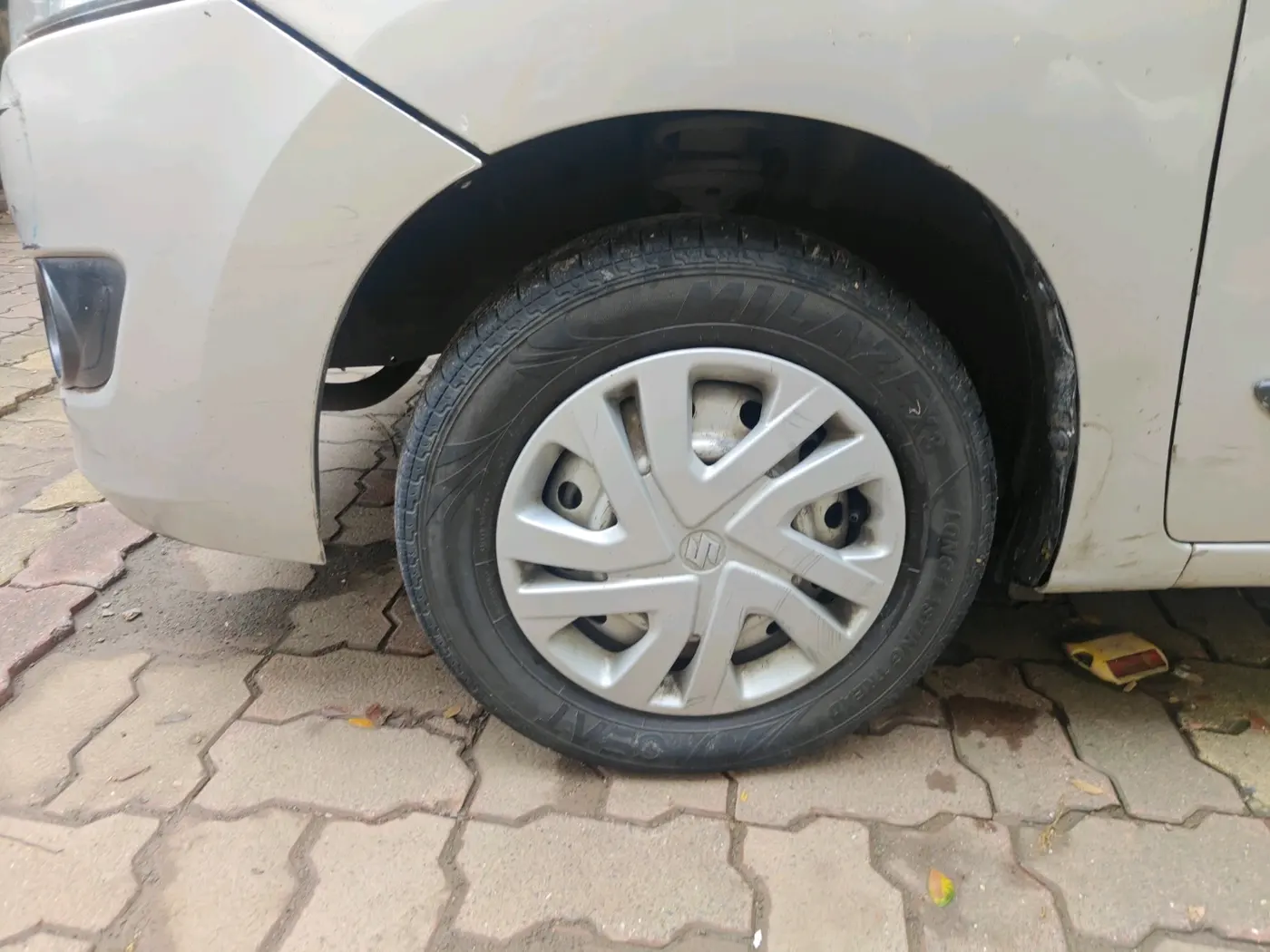 2017 Maruti Wagon R 1.0 LXI CNG, CNG, Manual, 1,01,250 km, tyre