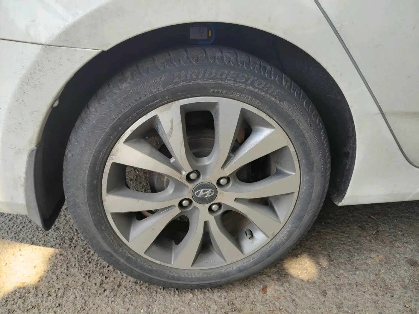 2015 Hyundai Verna FLUIDIC 4S 1.6 VTVT S(O), Petrol, Manual, 1,24,655 km, tyre