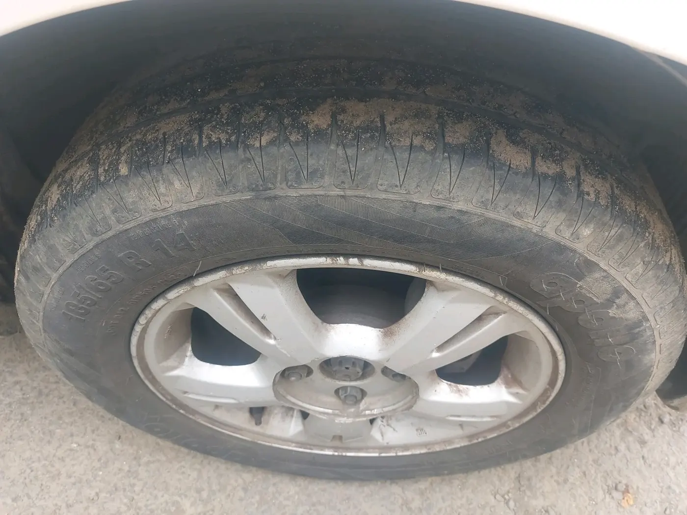 2011 Hyundai i20 SPORTZ 1.2, CNG, Manual, 90,330 km, tyre