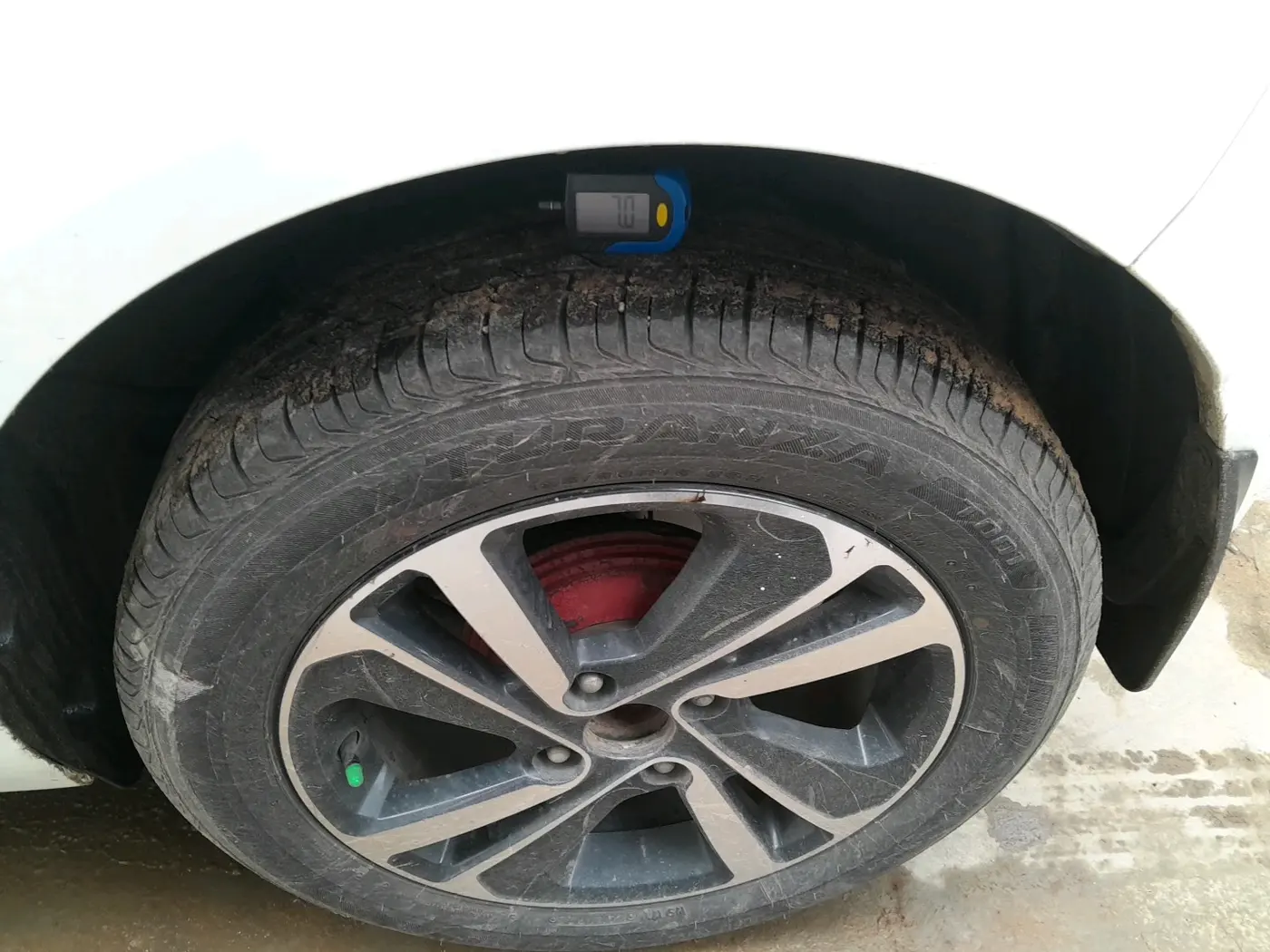 2022 Tata ALTROZ XZA, Petrol, Automatic, 82,074 km, tyre