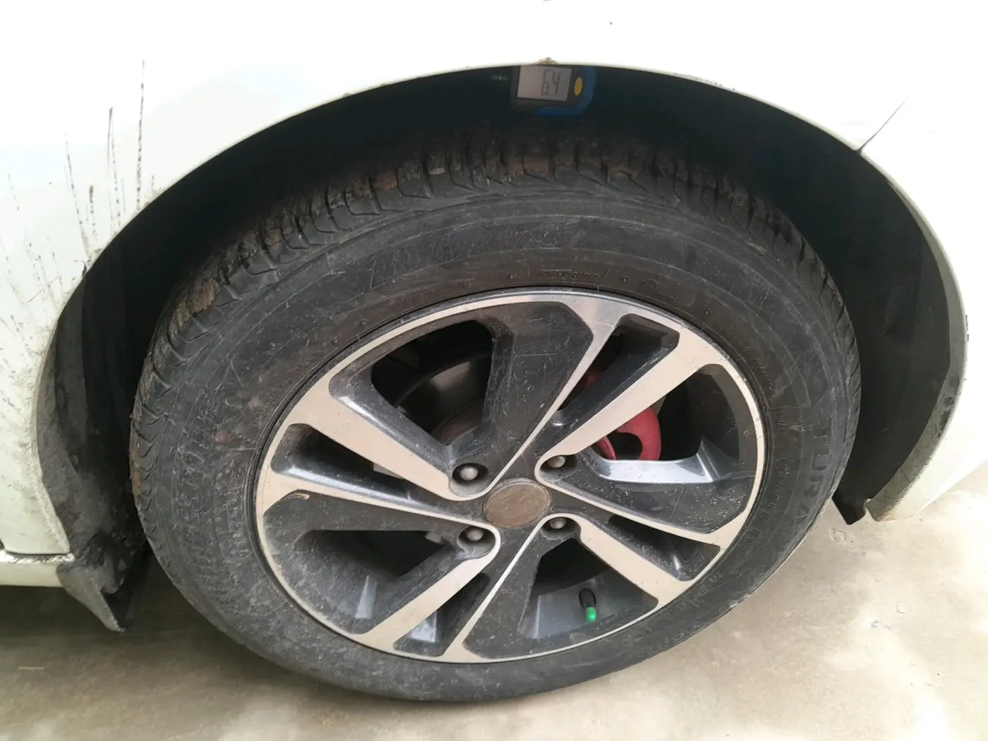 2022 Tata ALTROZ XZA, Petrol, Automatic, 82,074 km, tyre