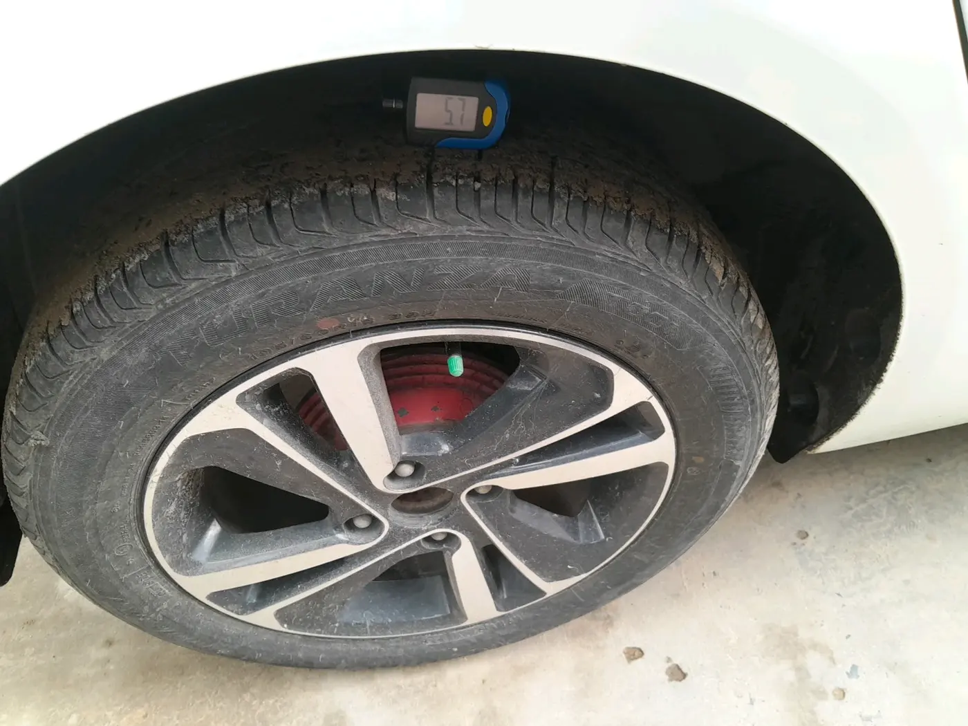 2022 Tata ALTROZ XZA, Petrol, Automatic, 82,074 km, tyre