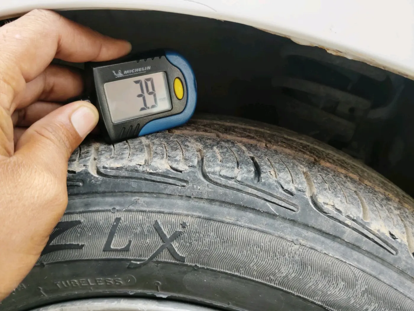 2014 Maruti Alto K10 VXI, CNG, Manual, 56,038 km, tyre