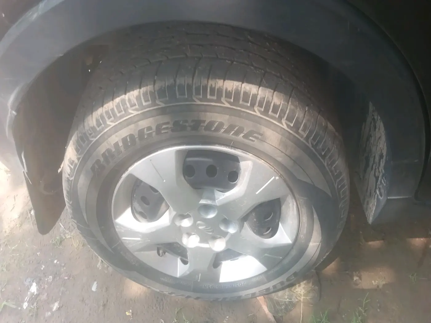 2022 Mahindra XUV300 W6 1.2 PETROL, Petrol, Manual, 36,838 km, tyre