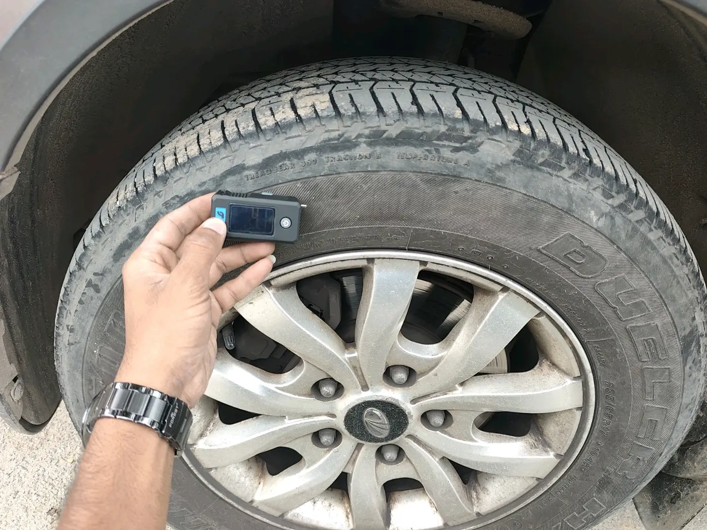 2017 Mahindra XUV500 W10, Diesel, Manual, 1,49,460 km, tyre