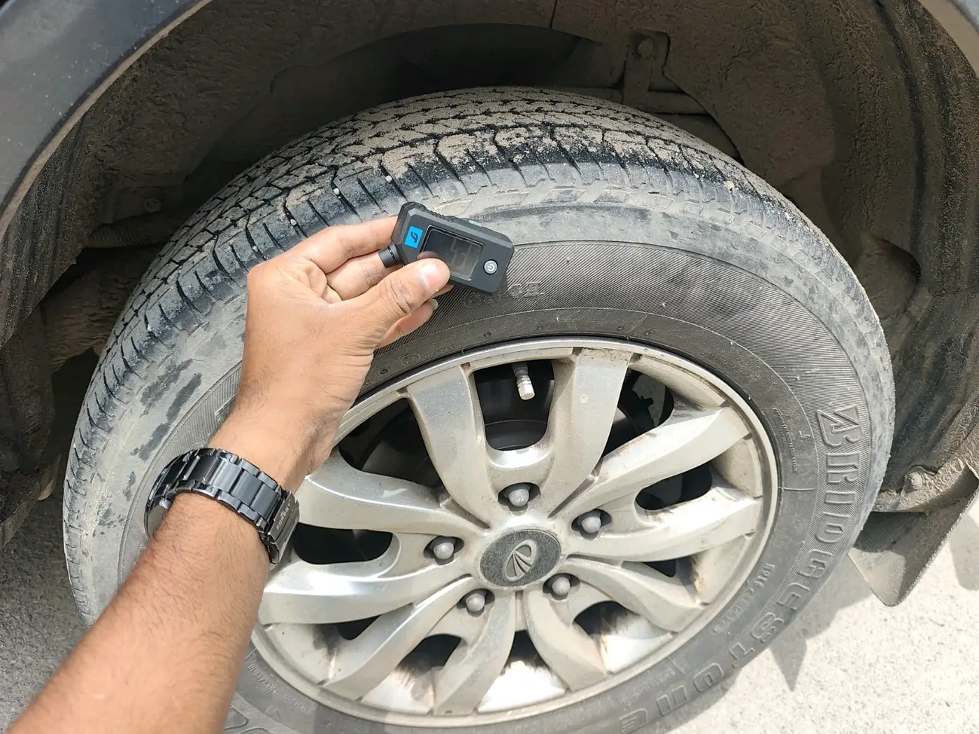 2017 Mahindra XUV500 W10, Diesel, Manual, 1,49,460 km, tyre