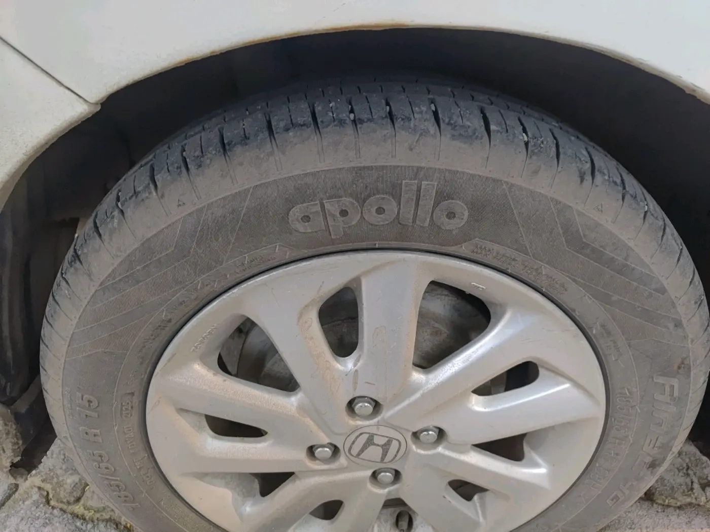 2014 Honda Mobilio 1.5L I-DTEC V, Diesel, Manual, 2,26,161 km, tyre