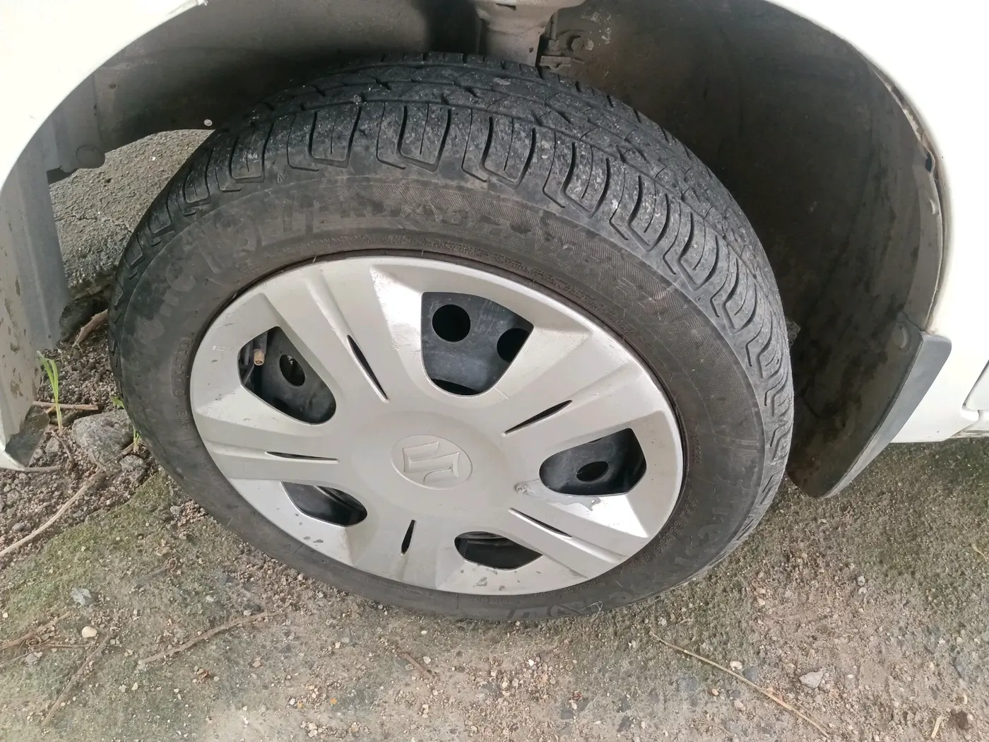 2014 Maruti Wagon R 1.0 VXI, CNG, Manual, 79,045 km, tyre