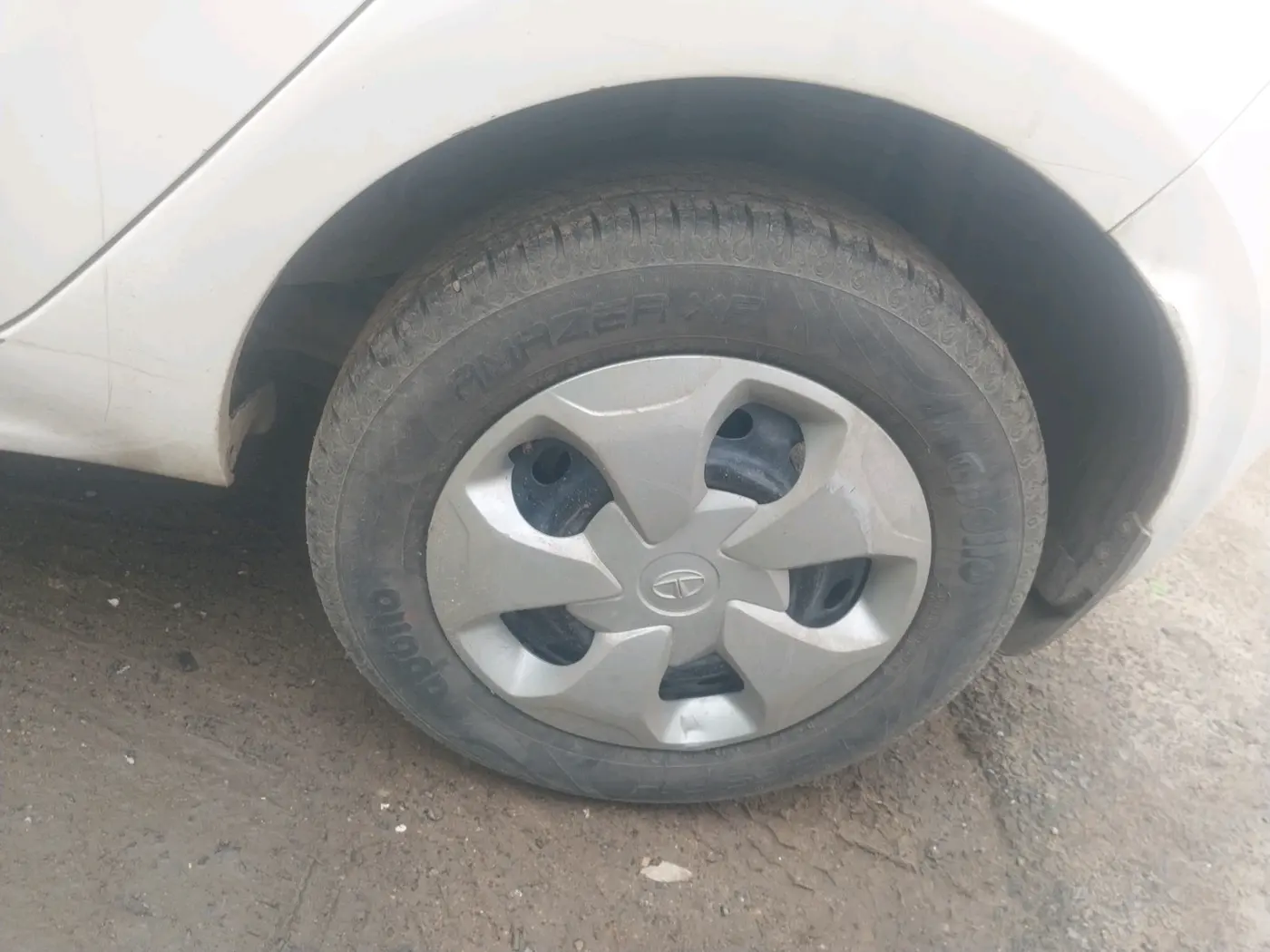 2021 Tata Tiago XT (O) PETROL, Petrol, Manual, 33,763 km, tyre