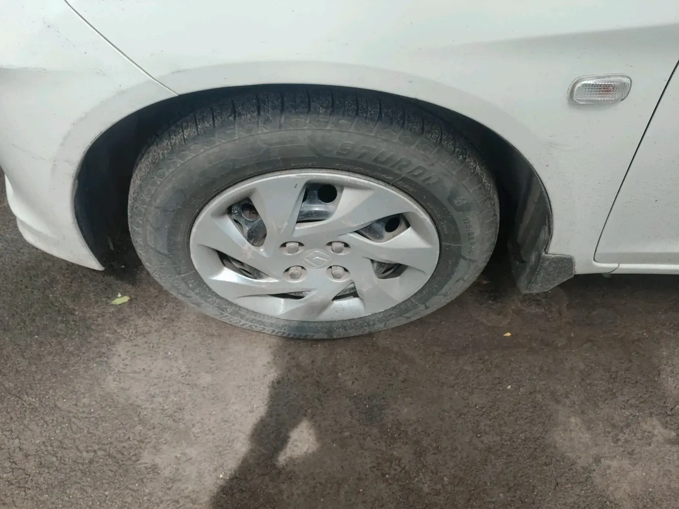 2013 Honda Amaze 1.5L I-DTEC S, Diesel, Manual, 96,097 km, tyre
