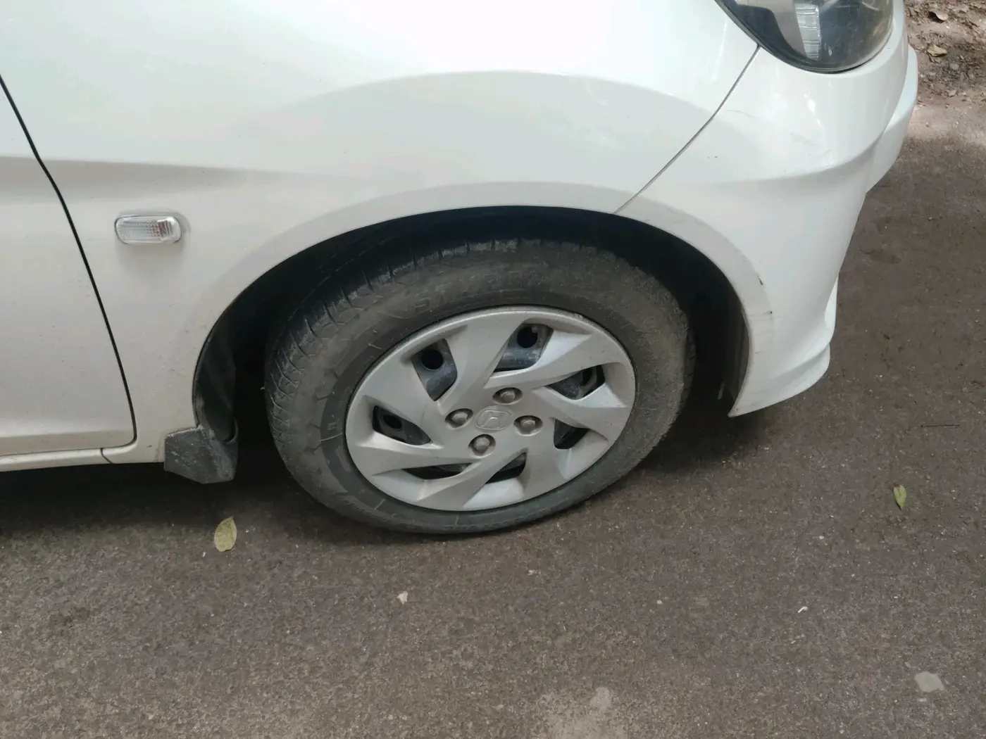 2013 Honda Amaze 1.5L I-DTEC S, Diesel, Manual, 96,097 km, tyre