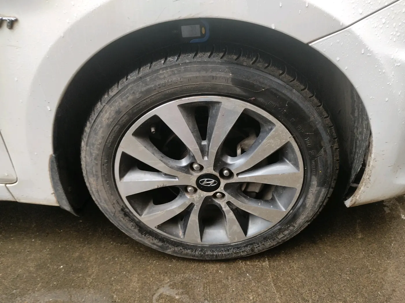 2014 Hyundai Verna FLUIDIC 1.6 VTVT SX, Petrol, Manual, 1,26,148 km, tyre
