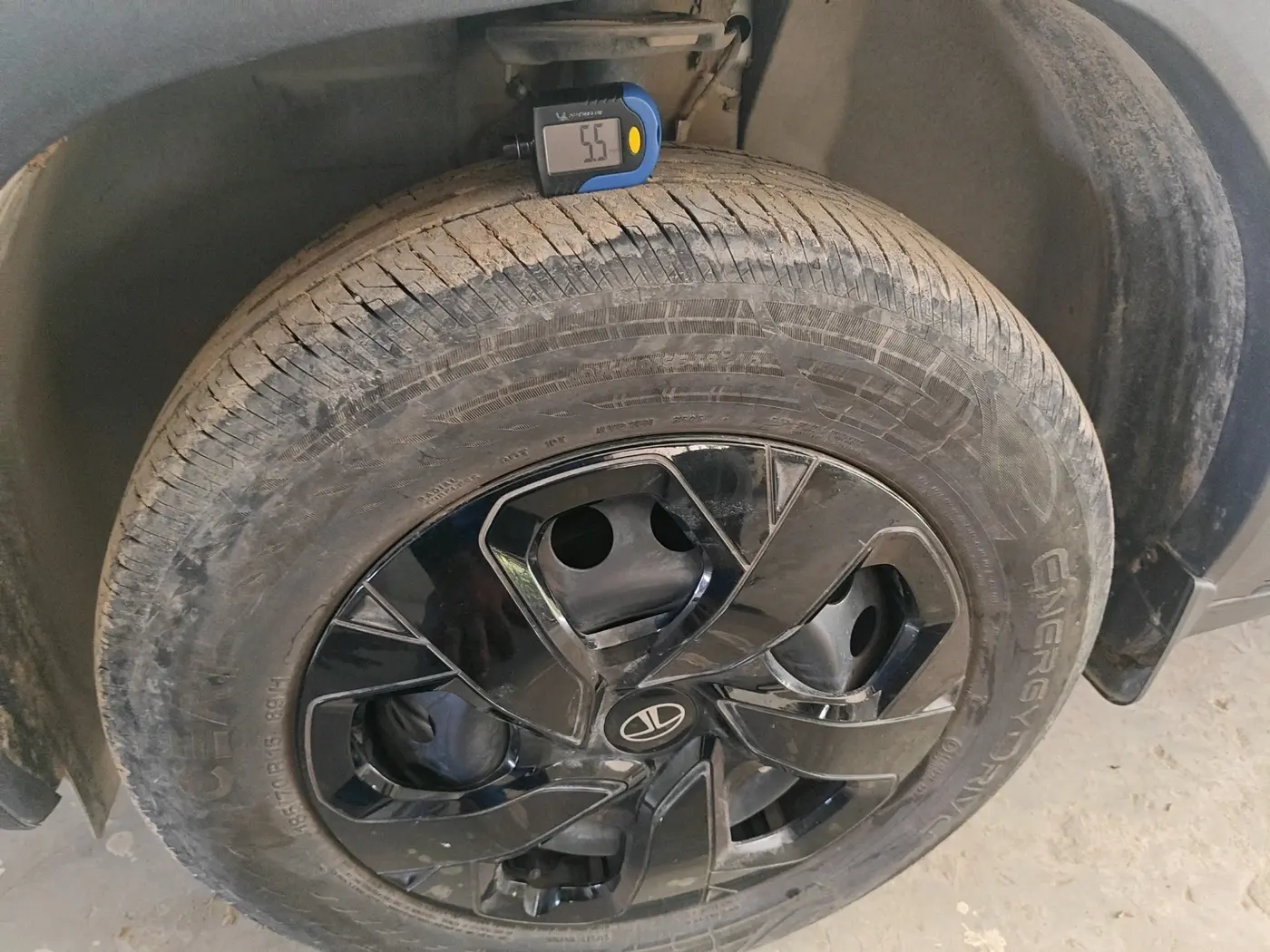 2025 Tata PUNCH Adventure Plus AMT, Petrol, Automatic, 6,721 km, tyre