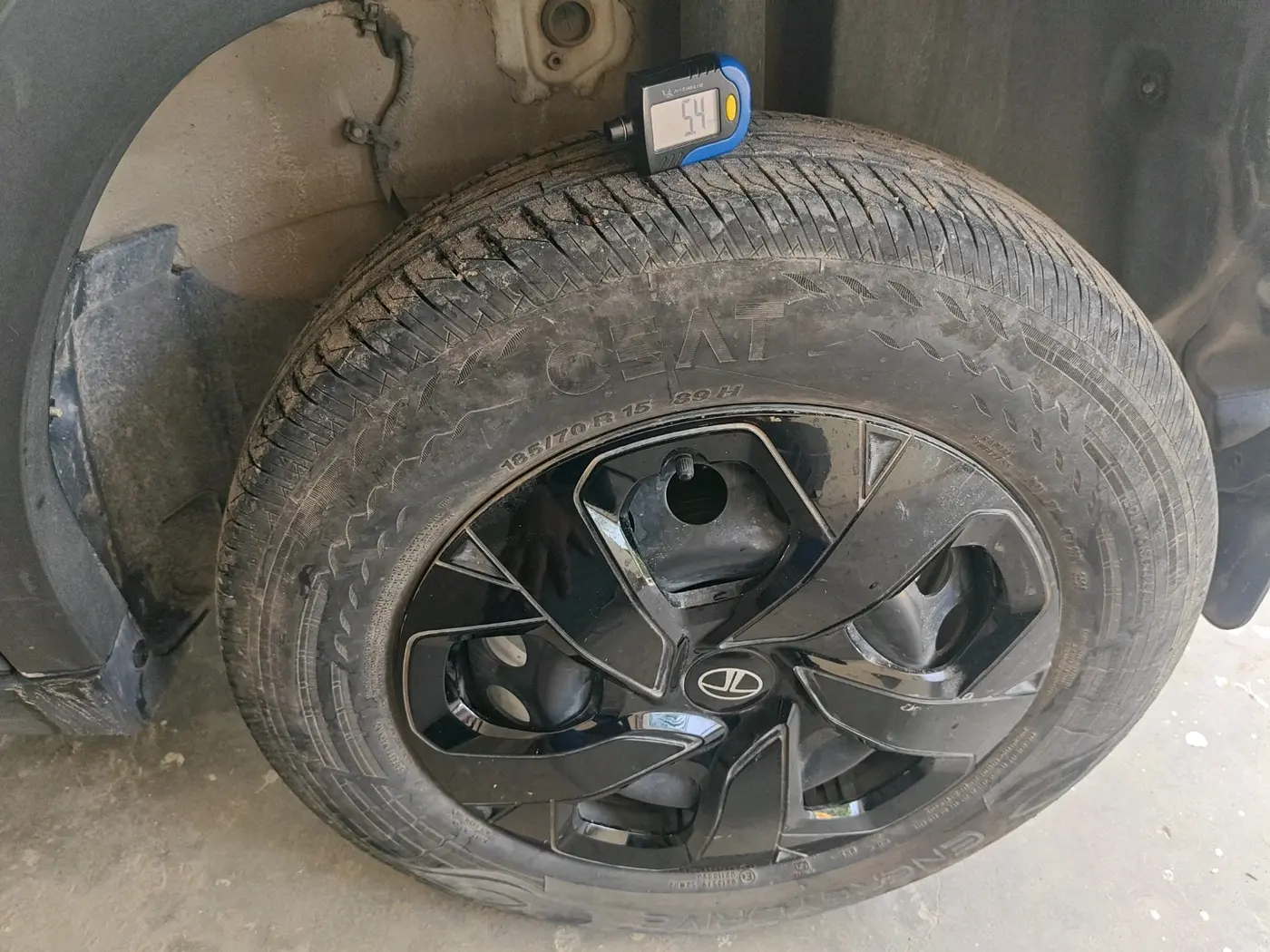 2025 Tata PUNCH Adventure Plus AMT, Petrol, Automatic, 6,721 km, tyre