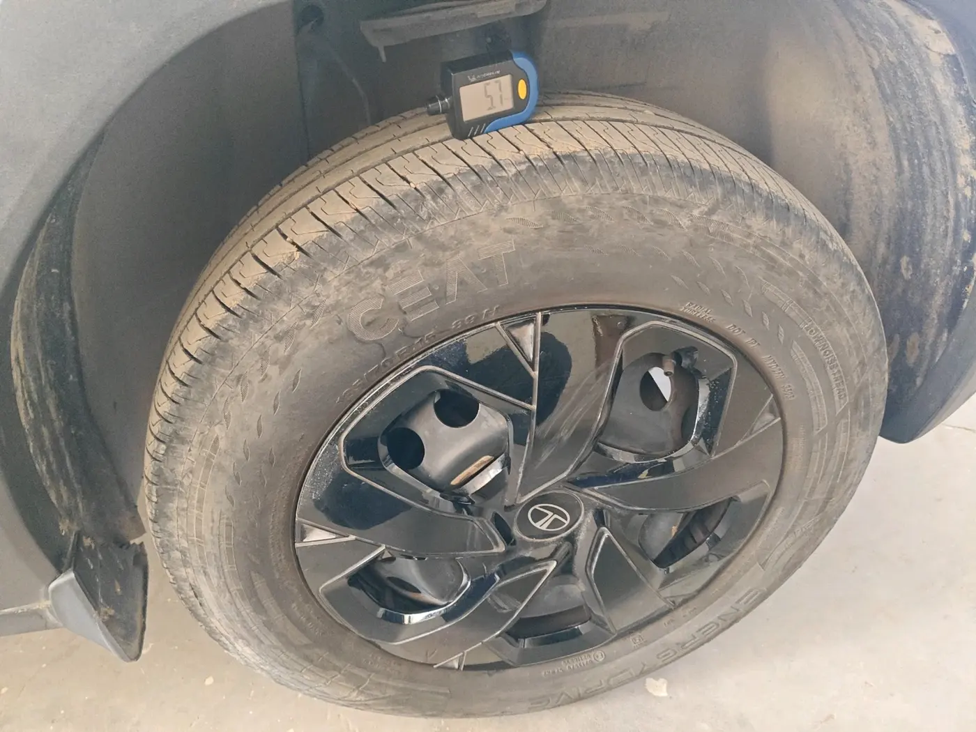 2025 Tata PUNCH Adventure Plus AMT, Petrol, Automatic, 6,721 km, tyre