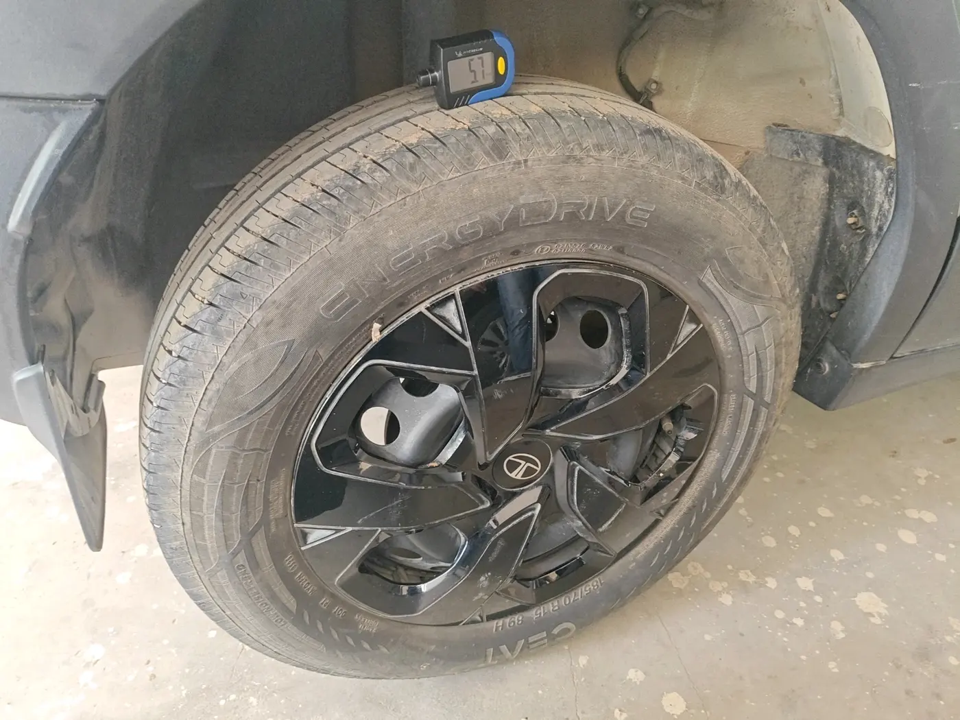2025 Tata PUNCH Adventure Plus AMT, Petrol, Automatic, 6,721 km, tyre