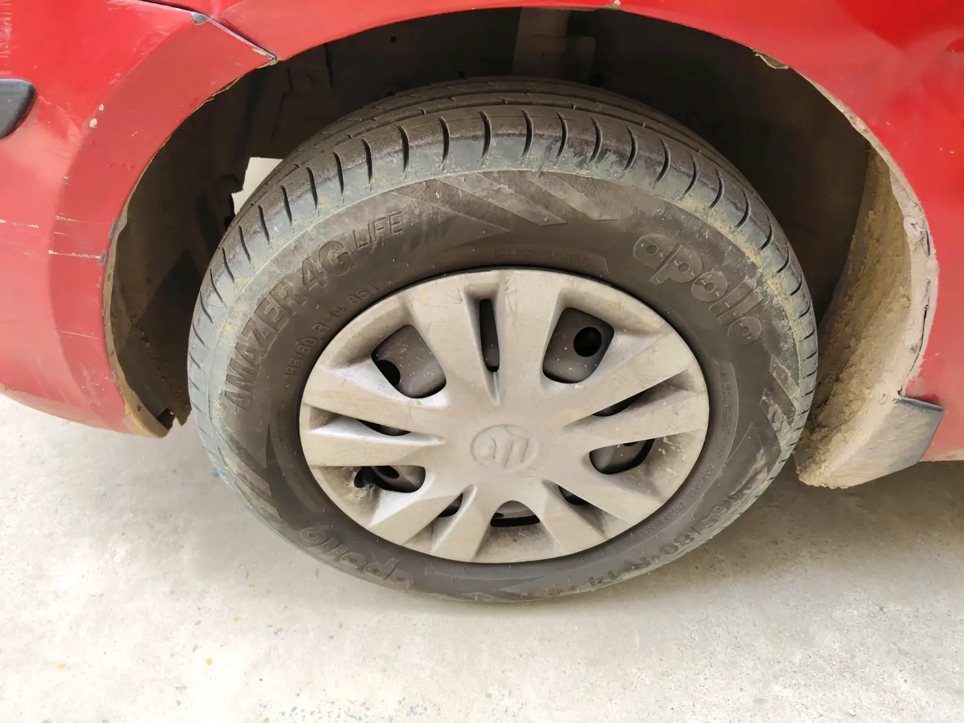 2013 Maruti Swift Dzire VDI, Diesel, Manual, 1,43,137 km, tyre