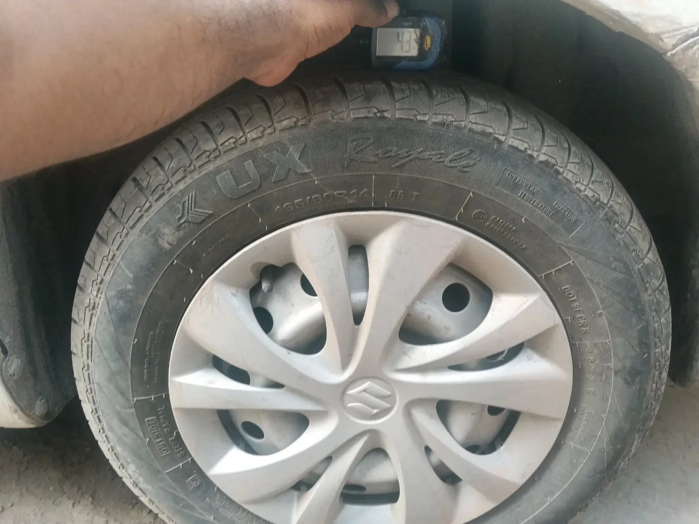 2018 Maruti Swift Dzire TOUR S-CNG, CNG, Manual, 1,15,318 km, tyre