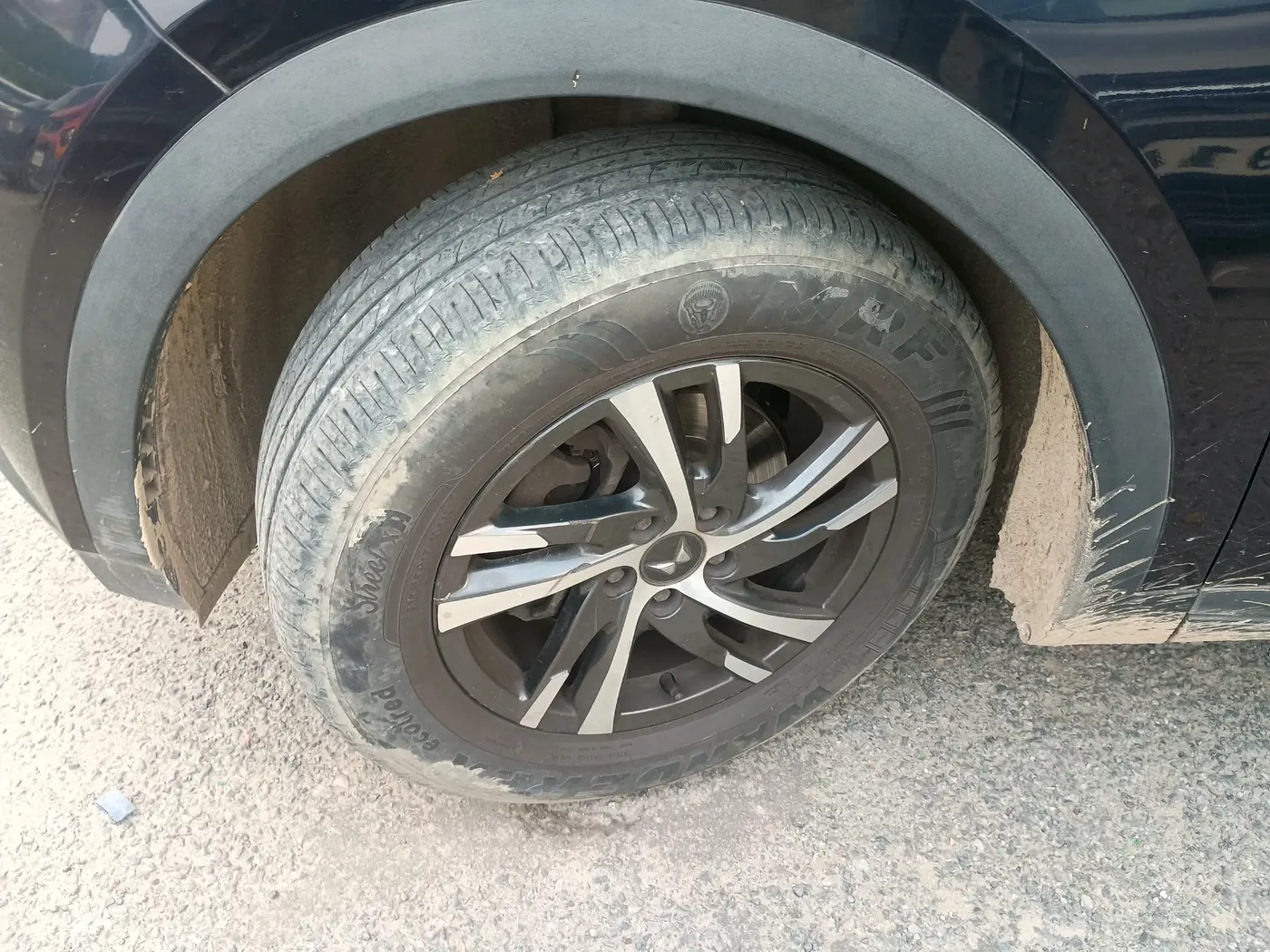2023 Mahindra XUV700 AX 5 D AT 5 STR, Diesel, Automatic, 51,301 km, tyre