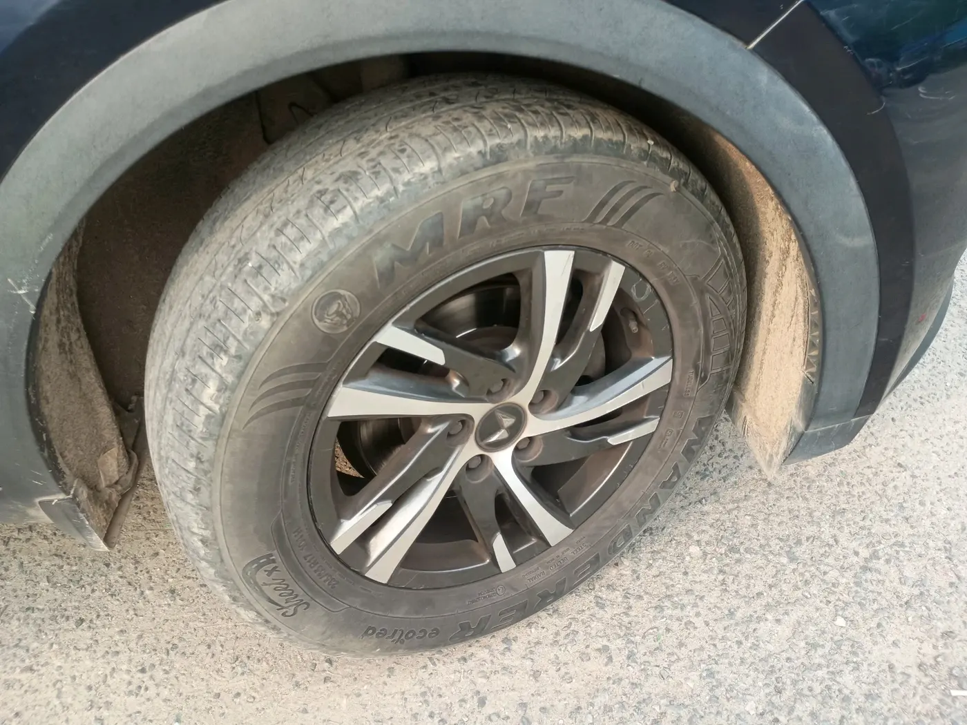 2023 Mahindra XUV700 AX 5 D AT 5 STR, Diesel, Automatic, 51,301 km, tyre