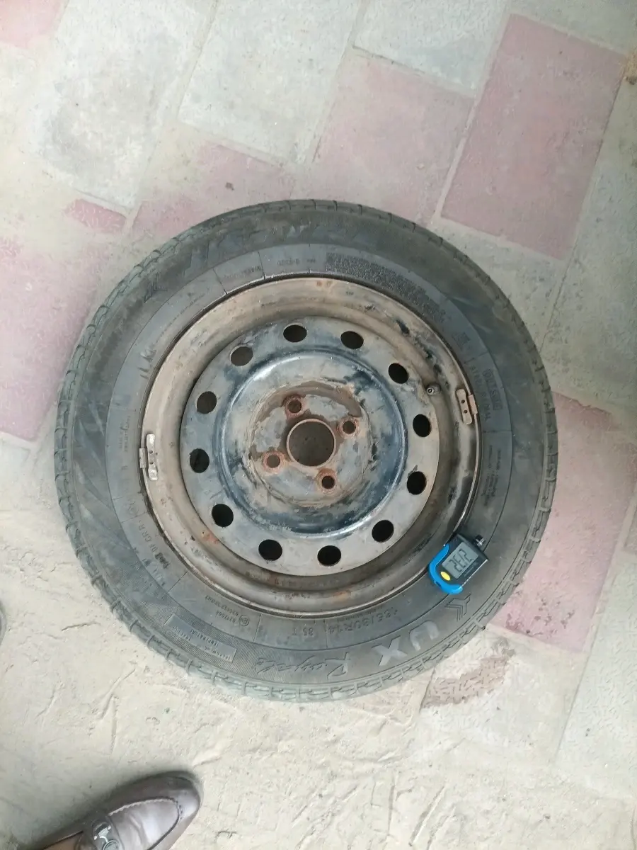 2021 Maruti Swift VXI, Petrol, Manual, 96,839 km, tyre