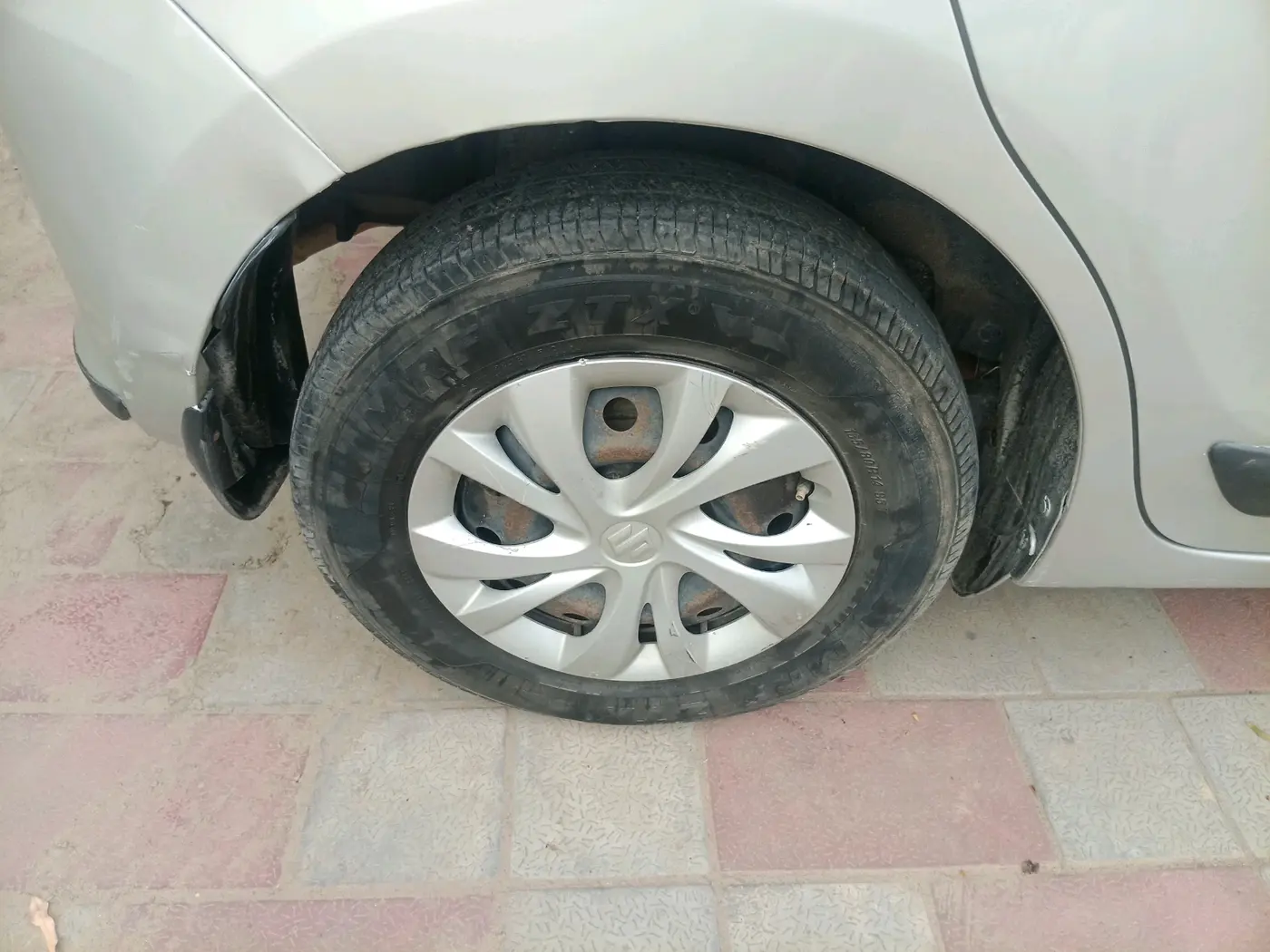 2021 Maruti Swift VXI, Petrol, Manual, 96,839 km, tyre