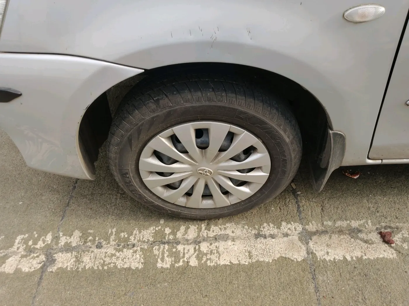 2011 Toyota Etios G, Petrol, Manual, 15,269 km, tyre