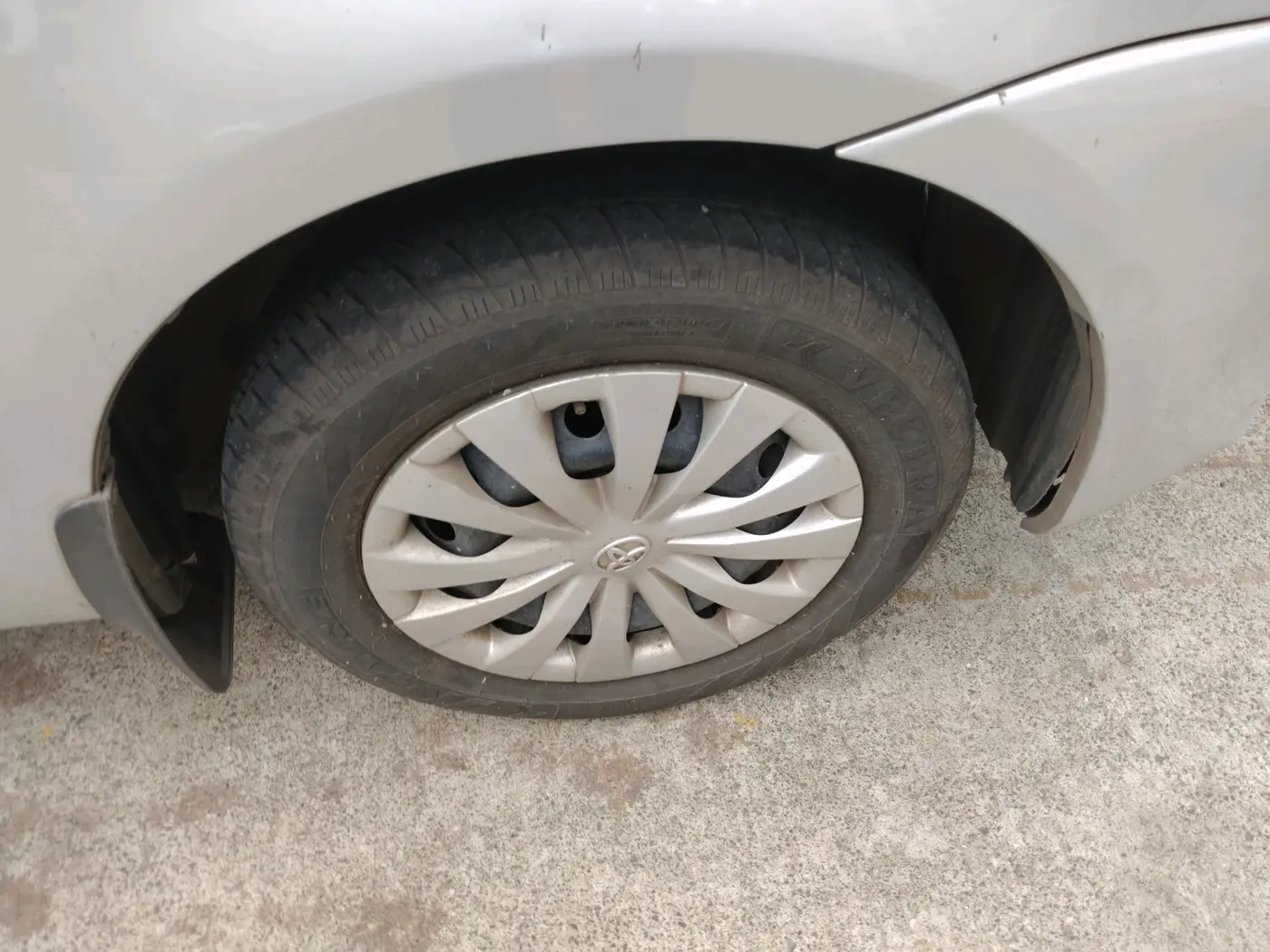 2011 Toyota Etios G, Petrol, Manual, 15,269 km, tyre
