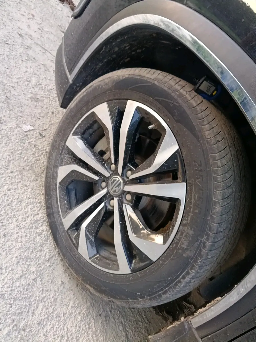 2024 MG HECTOR PLUS SAVVY PRO 1.5 TURBO CVT 7 STR, Petrol, Automatic, 26,853 km, tyre