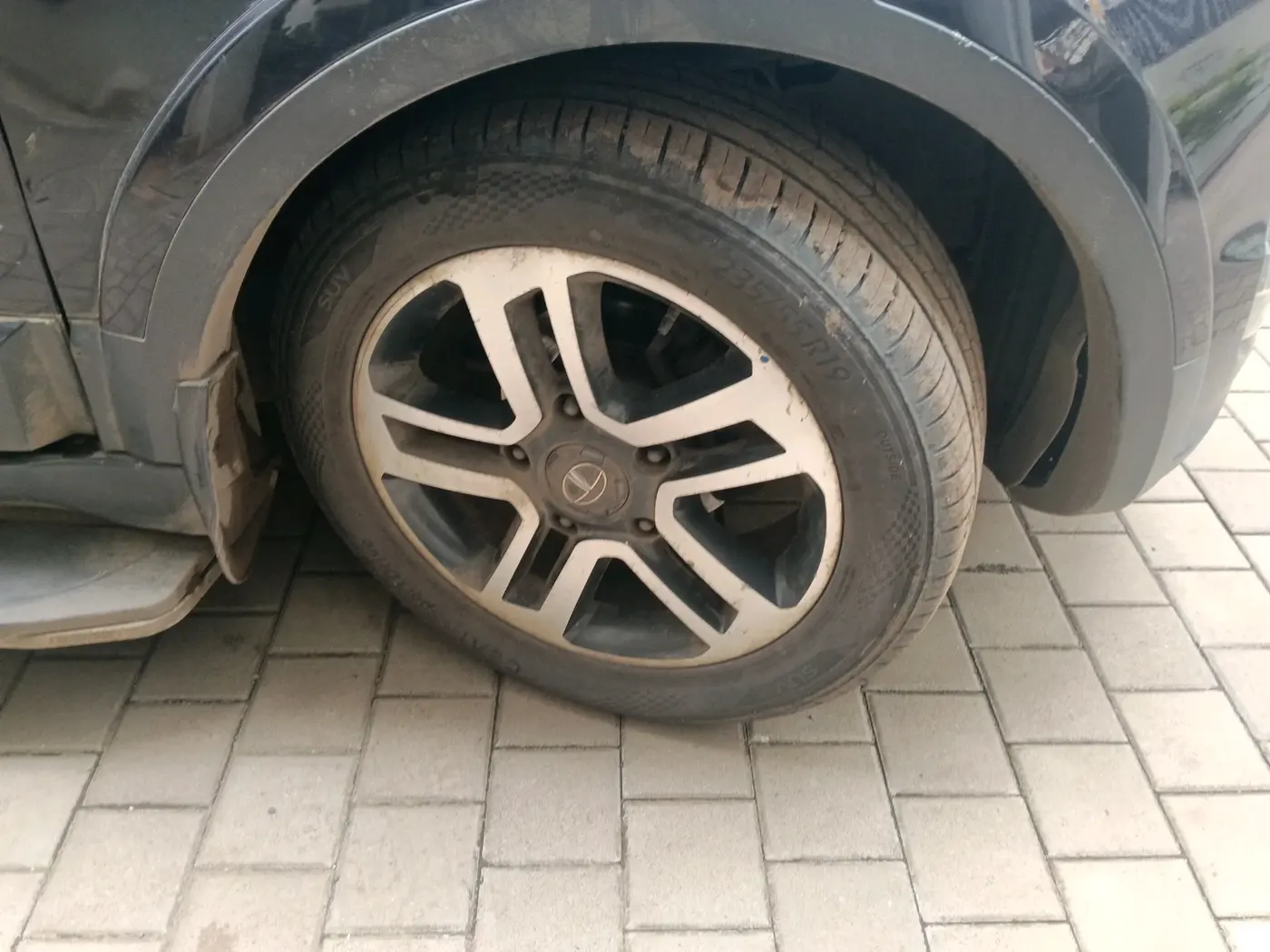 2017 Tata Hexa XTA 4X2 7 STR, Diesel, Automatic, 2,30,892 km, tyre